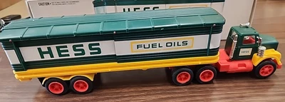 Camión Hess 1977 vintage de aceite combustible caja original hecho en Hong Kong Amerada Corp Foto 1 de 4