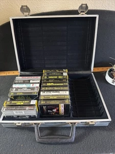 16 Cassette Tapes With Vintage Carry Case Elton John Rush Pet Shop Boys Etc - Imagen 1 de 6