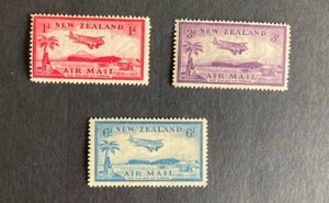 Briefmarken Neuseeland Luftpost postfrisch Satz 1d & 3d U/M 6d Scharniermarke - Bild 1 von 1