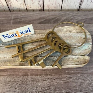 Llaves de latón liso forjadas a mano en anillo - conjunto de 5 - juego de llaves decorativas esqueleto - Imagen 1 de 7