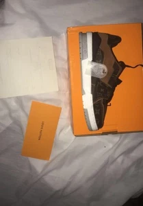 Louis Vuitton (Brown) - Picture 1 of 5
