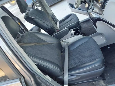 Used Front Right Seat Belt Front fits: 2014 Toyota Sienna bucket passenger retra Foto 1 de 4