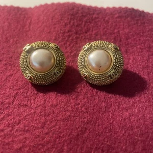 Authentic CHANEL Vintage Imitation Pearl Earrings  #31933 - Picture 1 of 7