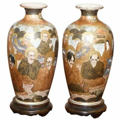 PAIR OF ANTIQUE CHINESE OR JAPANESE ORIENTAL VASES HAND PAINTED AND SIGNED URNS - Image 1 of 4