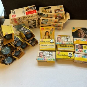VINTAGE LOT CAMERA FLASH BULBS CUBES - M3, M2, SUPERFLASH - Picture 1 of 6