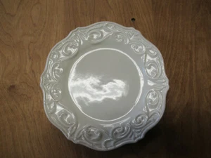Plato de ensalada JCPenney Madden CORVELLA TAUPE 9" festoneado 1 ea 3 disponible - Imagen 1 de 4