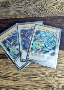 Yu-Gi-Oh Karten Trio Dunkler Magier, Blauäugiger, Rotäugiger Drache LC01-DE004-6 - Bild 1 von 1