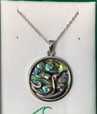 Dolphin Tail Inlaid Paua Shell Pendant On A Chain - Reduced To Clear - Imagem 1 de 3