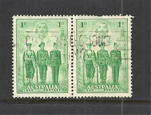 AUSTRALIA SCOTT 134 USED PAIR - 1940 1p GREEN ISSUE - AUTRALIA IN WORLD WAR II - Picture 1 of 2