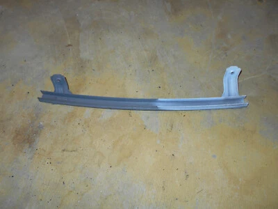 93-97 Geo Prizm RH Side Front Door Window Glass Rear Of Door Mounted Guide Track Foto 1 de 4