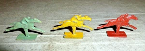 3 VINTAGE 30er-40er Jahre METALL PFERDERENNEN SPIELFIGUREN ** - Bild 1 von 1