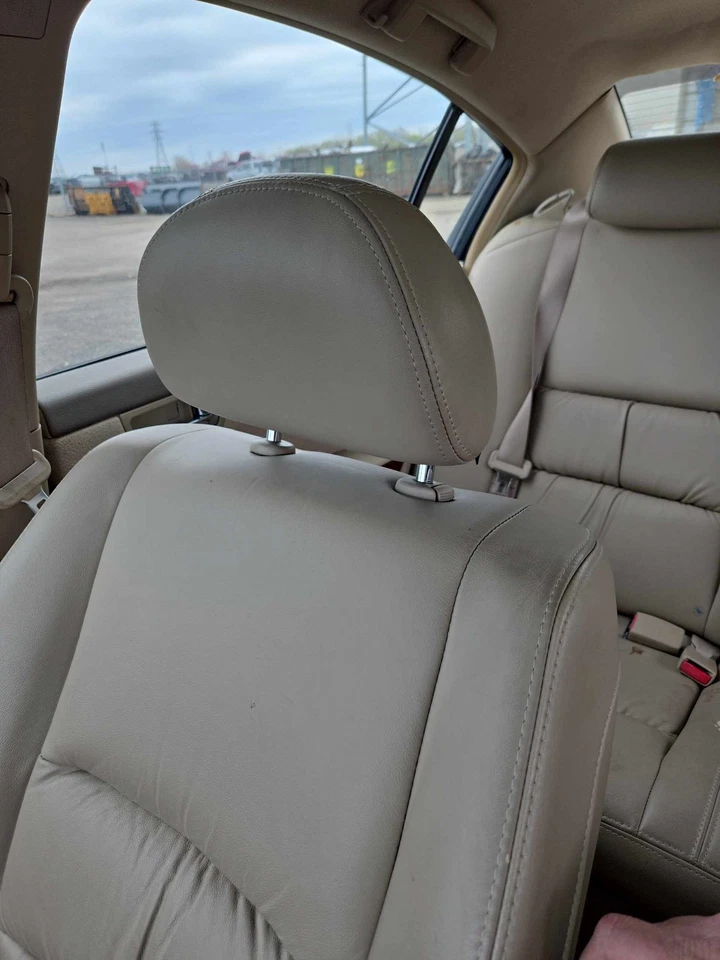 Headrest NISSAN MAXIMA Right 04 05 06 - Image 1 of 1