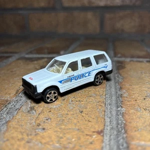 VTG ✅ Maisto Ford Explorer UN46 Police Collectible ✅ 1/64 Diecast Diorama Model - Picture 1 of 12