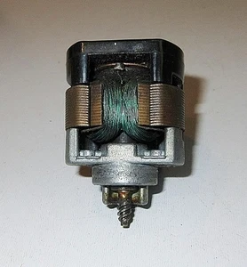 LIONEL #2028-100 DIESEL MOTOR,LATE MOTOR FROM THE 60S - Picture 1 of 5