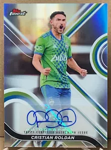 Cristian Roldan 2022 Topps Finest MLS #27 Base Auto Refractor - Picture 1 of 2