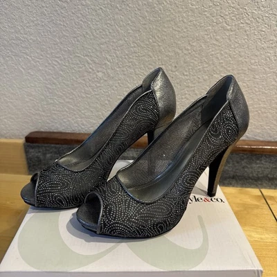 Style & Co Peep Toe Tacones Altos Talla 7.5 Gris Brillante Brillante Estrás Vacaciones Foto 1 de 4