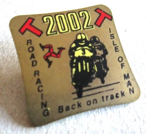 ISLE of MAN TT RACES - I.O.M Motorcycle Race 2002 Enamel Badge (TT) - Picture 1 of 3