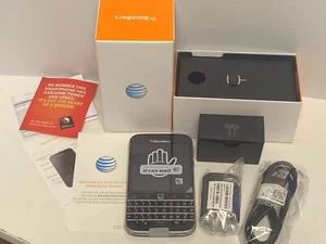 Smartphone BlackBerry Classic Q20 SQC100-2 AT&T DESBLOQUEADO GSM 4G LTE QWERTY 10/10 - Imagen 1 de 9