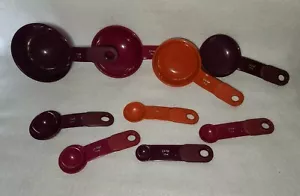 Lotto set di 9 misurini e cucchiai in plastica colorati - Foto 1 di 5