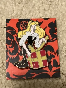 Prendedor Disney DSSH Toys For Tots Holiday Cheer Briar Rose Aurora LE 400 - Imagen 1 de 1