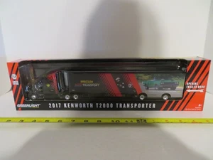 Greenlight Limited 2017 Kenwworth T2000 Transporter Mecum 1:64 Scale MIB - Picture 1 of 5