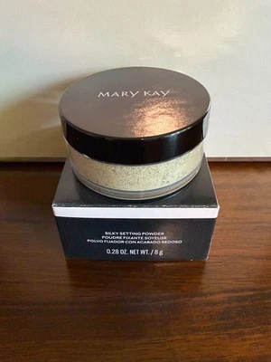 Mary Kay Silky Setting Powder - LIGHT-MEDIUM IVORY - New In Box - Image 1 of 4