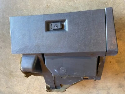 91 92 93 94 1993 Chevrolet Cavalier & Wagon Guantera Gris Foto 1 de 3