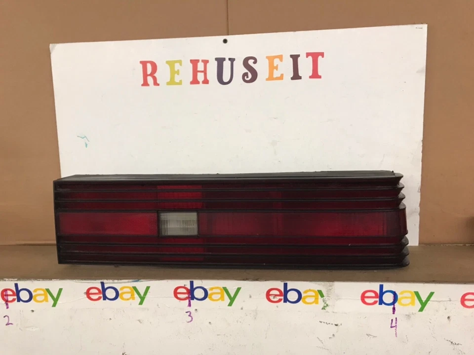 RARO 81 82 83 84 85 Mercury Lynx derecho derecho pasajero luz trasera OEM   Foto 1 de 4