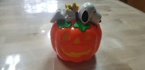 Vintage Whitman's Candies Snoopy and Woodstock on A Pumpkin Halloween~ Coin Bank - Picture 1 of 3