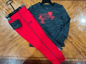 Neu Jungen 2-teiliges Under Armour grau und rot 2-teiliges Set Größe 12 Monate - Bild 1 von 4