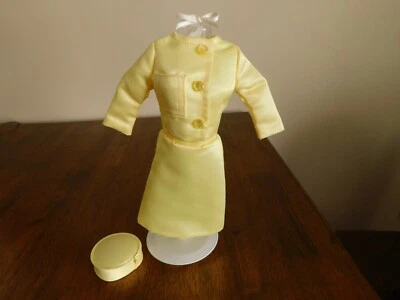 Muñeca de vinilo Franklin Mint Jackie ¡Vive Jacqui! Prendedor traje/sombrero/sombrero visita de Estado Francia Foto 1 de 4