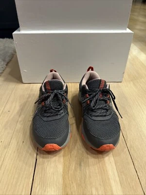 Zapatillas de trail running ASICS para mujer talla 6 Foto 1 de 4