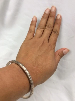 Beautiful  Silpada sterling silver  925 Hammered Small Bangle Bracelet - Изображение 1 из 4