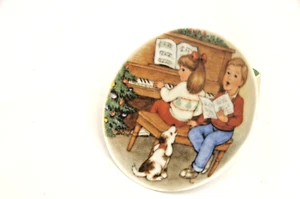 Hallmark 1992 Sweet Holiday Harmony Miniature Trinket Dish Ornament Porcelain - Picture 1 of 2