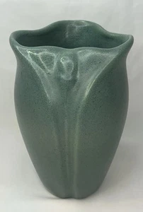 VTG Rare Royal Haeger Arts & Crafts Mission Revival Matte Green Petal Vase 7" - Picture 1 of 24