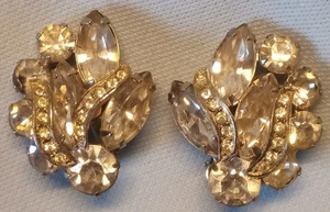 Pendientes de clip con racimo de diamantes de imitación transparentes firmados en blanco vintage - Imagen 1 de 4
