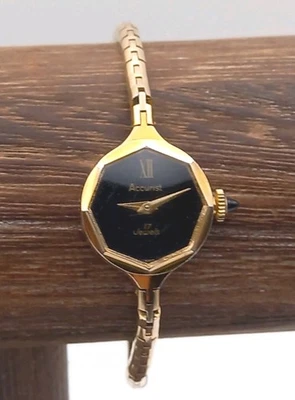 Ladies Accurist 17 Jewels Hand Wind Dress Watch - Image 1 of 4