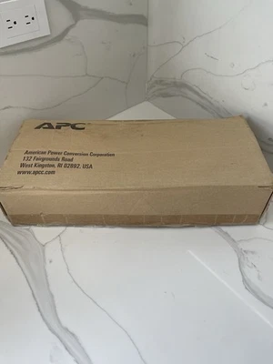 APC NBRK0450 Input 100-240V 50/60 Hz 1A Netbotz Rack Monitor 450 - Image 1 of 4