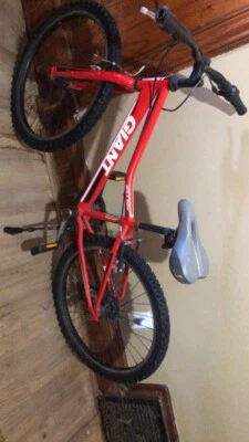 Bicicleta Boulder Giant 24 pulgadas Foto 1 de 2