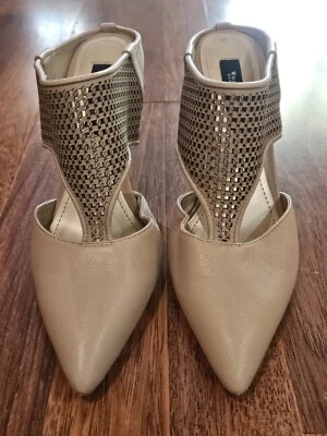 Zapatos de salón de mula de cuero nude del mercado negro de la Casa Blanca 7,5 Foto 1 de 4