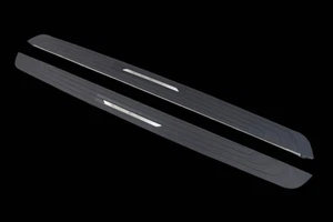 Range Rover 2023+ L460 deployable side steps - Picture 1 of 12