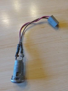 1970 to 1972 corvette theft alarm lock with wire - Foto 1 di 2