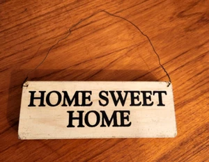 VINTAGE KNOCK ON WOOD RUSTIC HANGING "HOME SWEET HOME" SIGN 6" X 2" - Picture 1 of 2