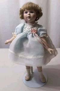 Bessie Pease Cuttman The First Dancing Lesson Puppe mit Ständerbox Vintage 1980er - Bild 1 von 7