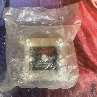 (25pcs) CMC2006VC-A - 6 Way Splitter. Still In Bag - Image 1 of 4