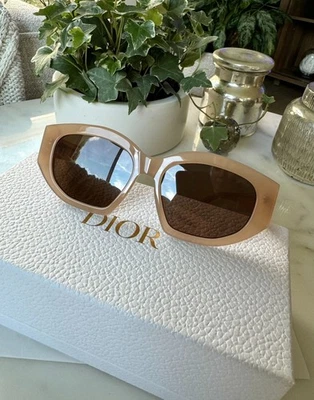 Gafas de sol Dior beige marrón nude firma + estuche de cuero negro Foto 1 de 4