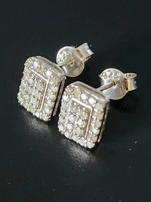 Pendientes con racimo de diamantes blancos enchapados en plata de ley y platino 0,60 ctw  Foto 1 de 4