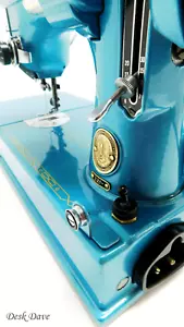 Máquina de coser Desk Dave's "RICH REGAL TURQUOISE" Singer Featherweight 221. - Imagen 1 de 13