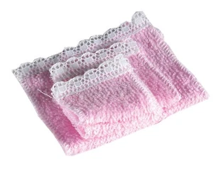 Dolls House Emporium Miniature 1/12th Scale Pink or Blue Set of 4 Towels - Imagen 1 de 4
