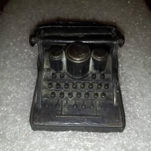 Mini macchina da scrivere in miniatura temperamatite pressofuso - Foto 1 di 7